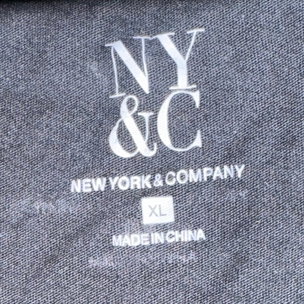 New York & Company – Black U-Neck T-Shirt w/Large Gold Sequined Heart (Size XL) - Picture 4 of 4